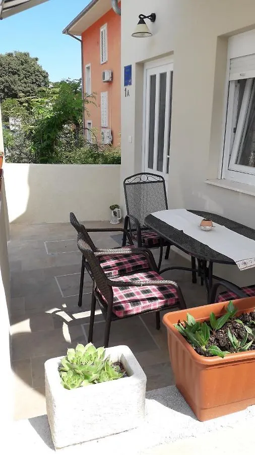 בית נופש הוילה פרקו Podvrsina1A Rosa קרואטיה