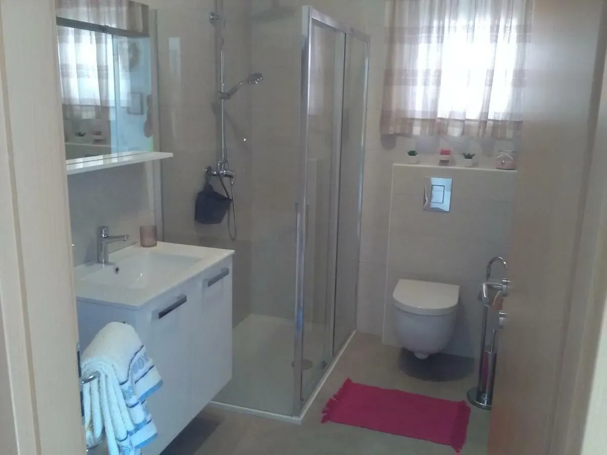 הוילה פרקו Podvrsina1A Rosa