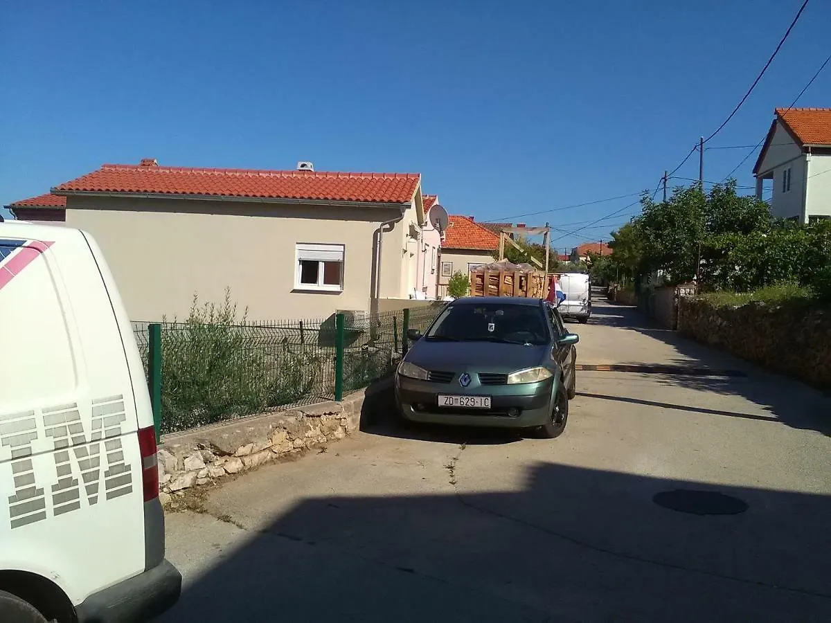 בית נופש הוילה פרקו Podvrsina1A Rosa קרואטיה